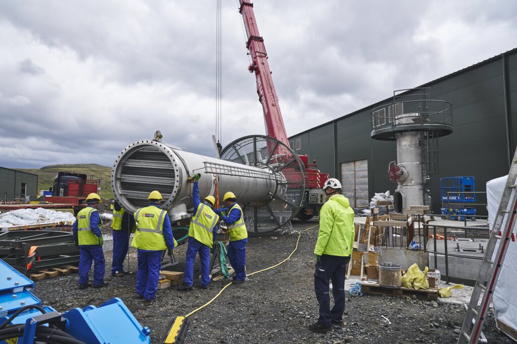 climeworks'-mammoth-plant-under-construction-(3).jpg