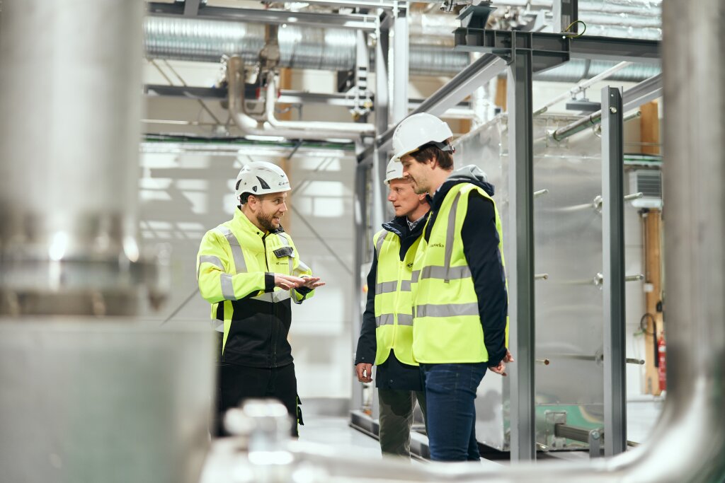 Climeworks Orca plant in Iceland with co-CEOs and co-founders C. Gebald and J. Wurzbacher (1).jpg